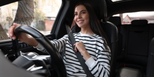 woman driving car wit seat belt on
