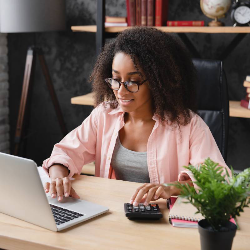 Lady on laptop