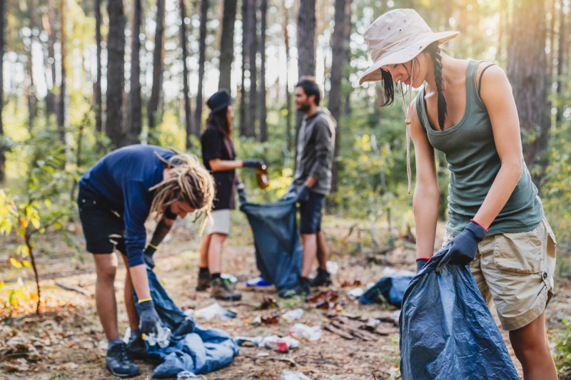 young people collecting rubbish